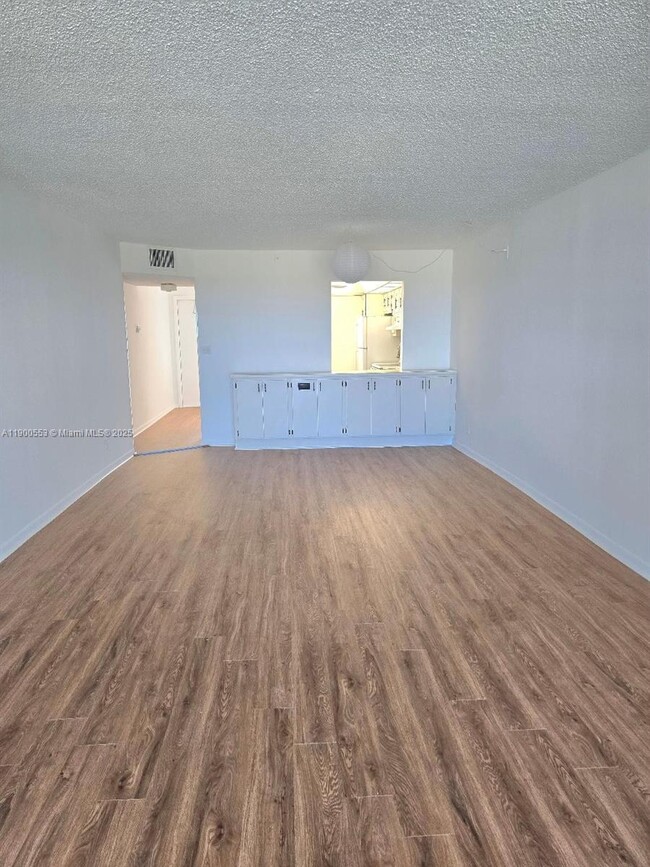 Building Photo - 2571 Aragon Blvd
