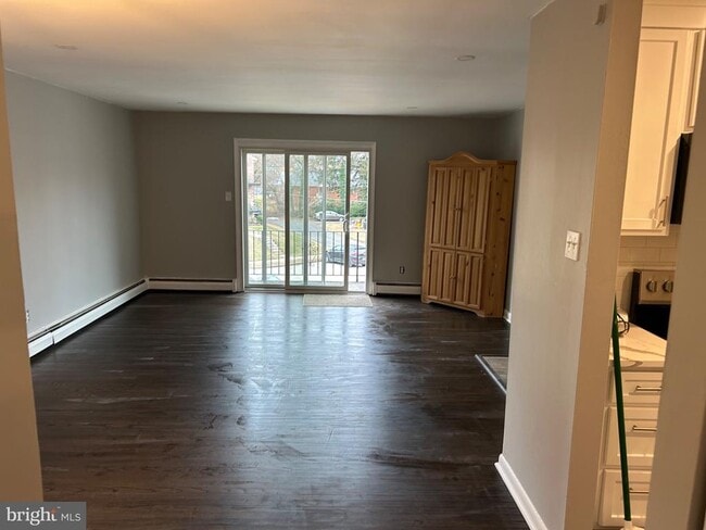 Building Photo - 839 Garrett Rd