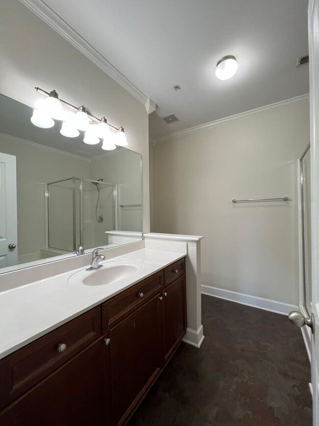 Building Photo - 2 bed 2 bath Lenox village condo