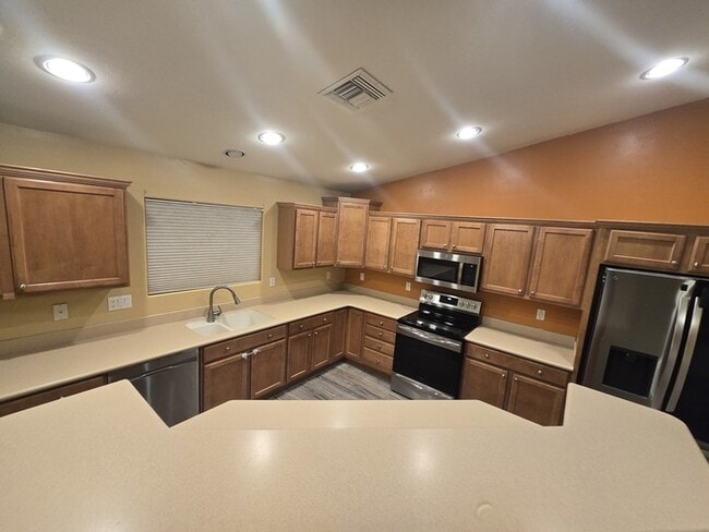 Building Photo - Beautiful 3 bedroom, 2 bath Home available