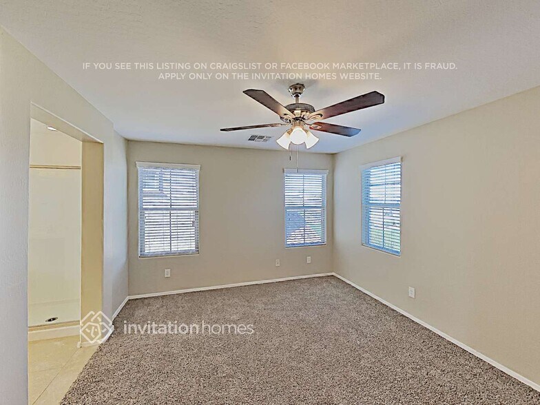 Building Photo - 214 N Sandal