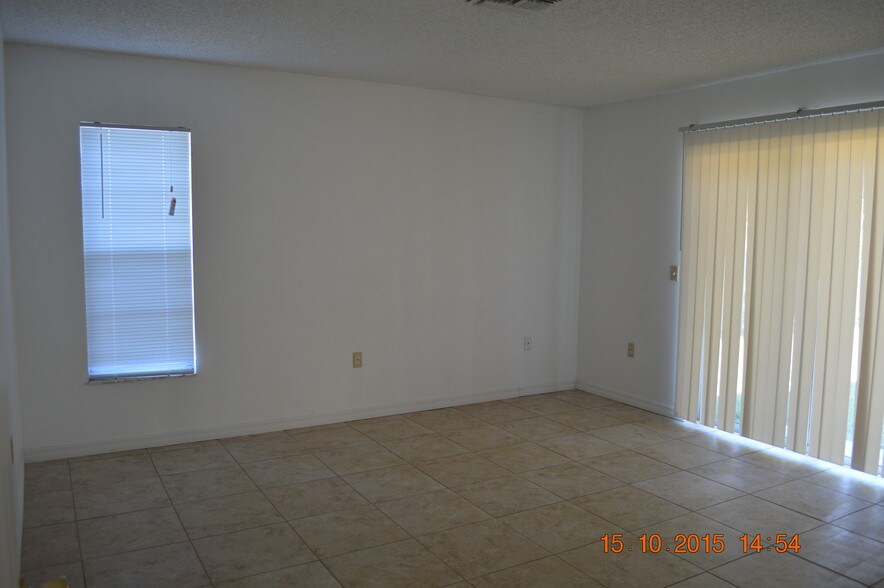 Master bedroom - 12373 Shafton Rd