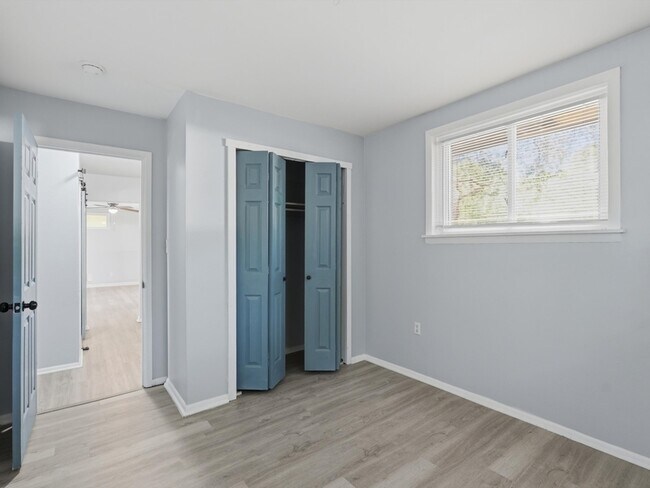 Building Photo - 308 Harolds Dr NW