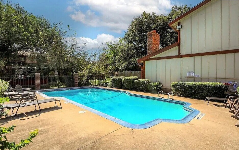 Building Photo - 8905 Trone Cir