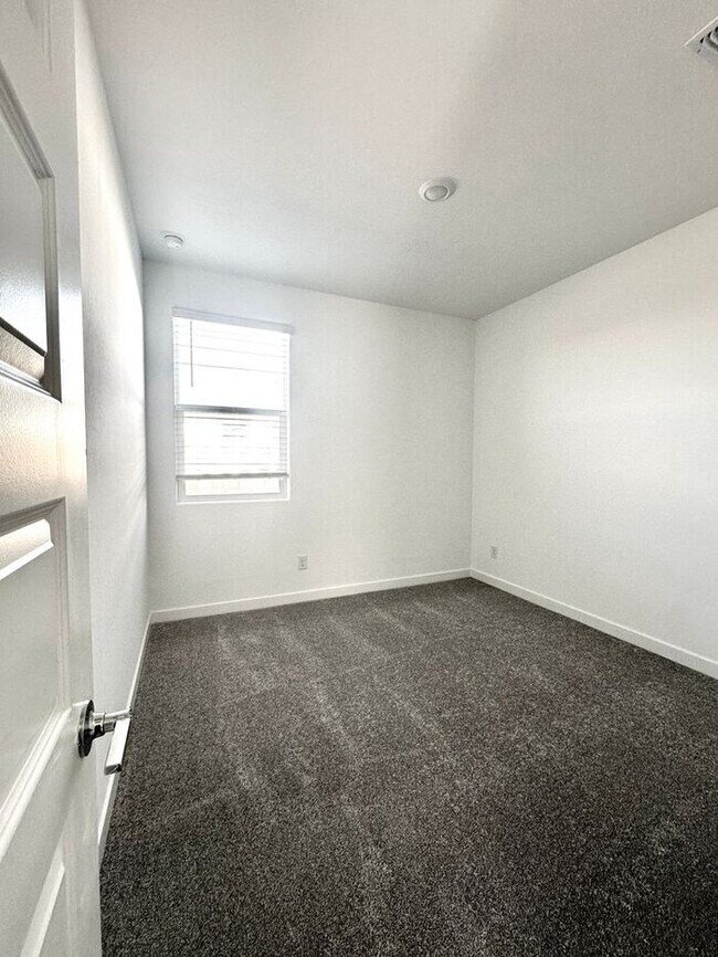 Building Photo - Be the $500 Off Move-In Special! First to Live Here! 5BR/3Bath Rental in Asante at Artisan!