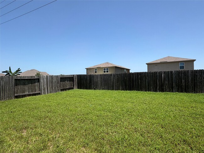 Building Photo - 21102 Echo Manor Dr