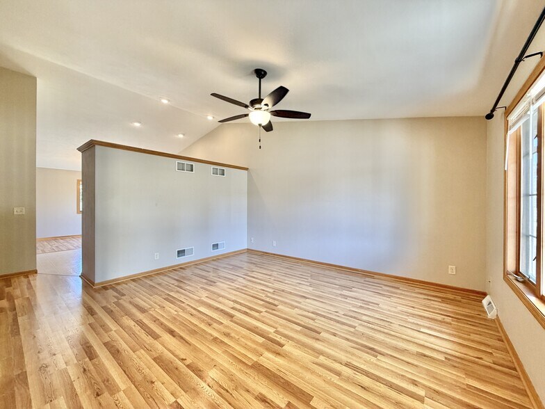 Building Photo - 2701-2703 N Wuthering Hills Dr