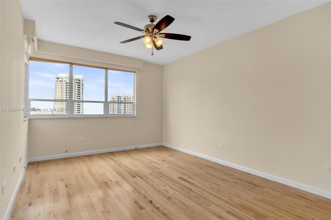 Building Photo - 801 Brickell Key Blvd