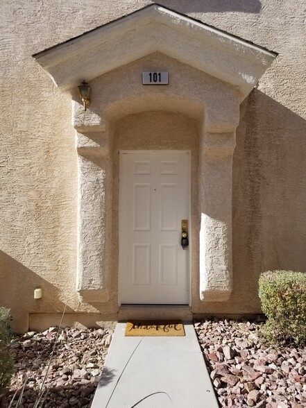 Building Photo - 6434 Stone Dry Ave
