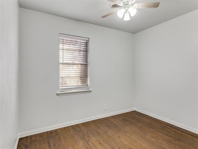 Building Photo - 1404 Ravenwood Dr