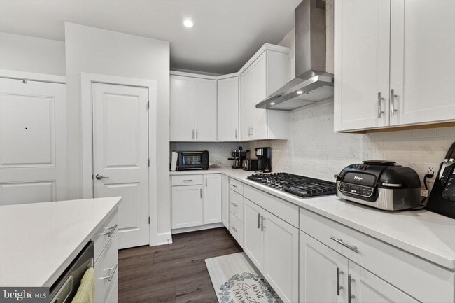 Building Photo - 102 St Ives Pl