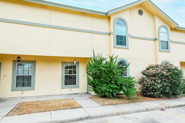 Building Photo - 1000 Ranchway Dr