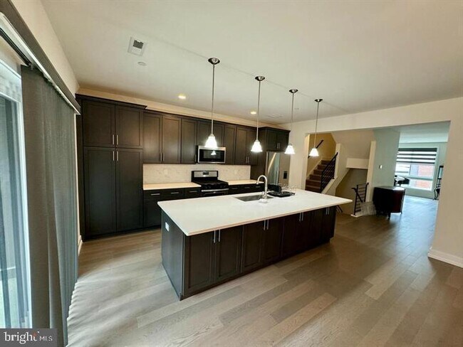 Building Photo - 906 Lakeview Ct