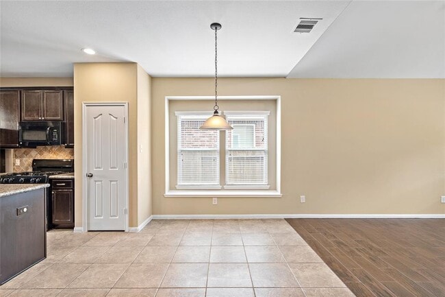 Building Photo - 10022 Taylor Springs Ln