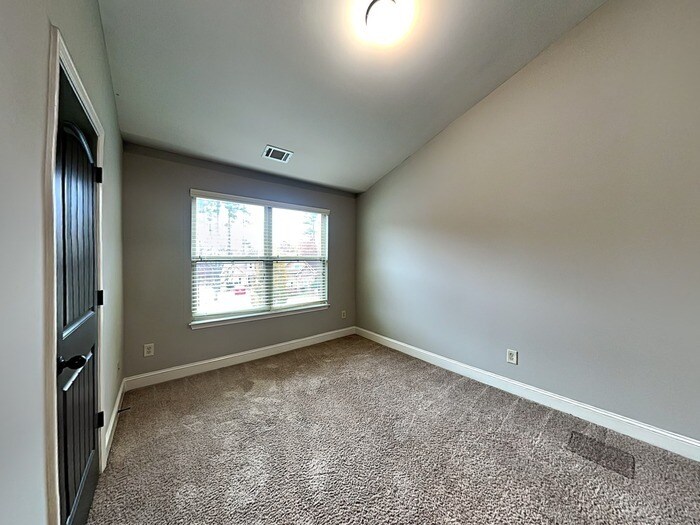 Building Photo - 333 Castle Top Ln SE