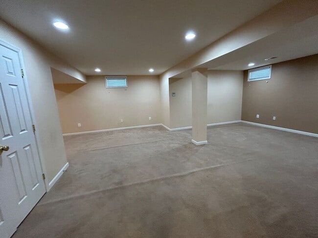 Building Photo - 40 Nugent Dr