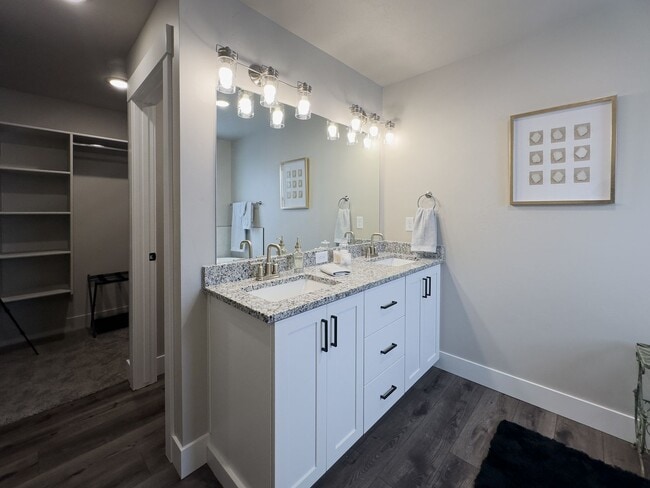 Building Photo - Refined 3-Bedroom Townhome in Sugar City | Spacious Layout, 2-Car Garage & Modern Finishes