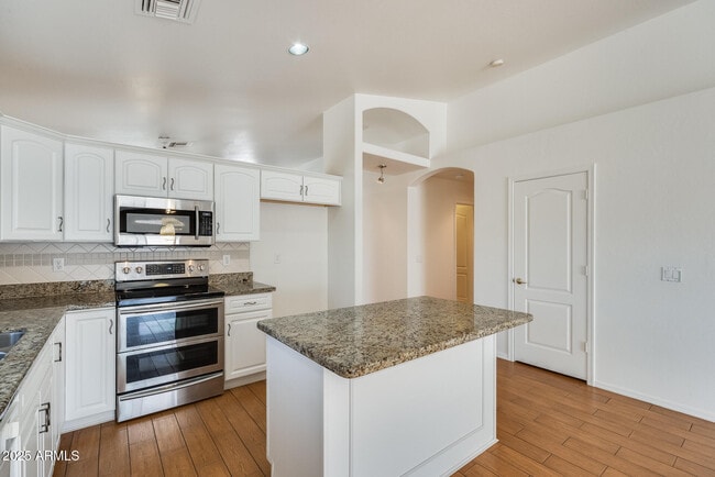 Building Photo - 4559 W Dailey St