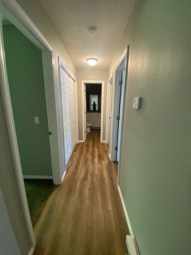 Building Photo - Newly remodeled 3 bedroom 2 bath home with...