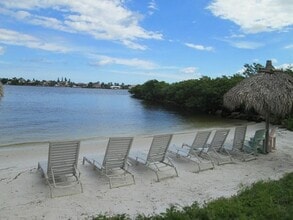 Building Photo - 1000 Scotia Dr