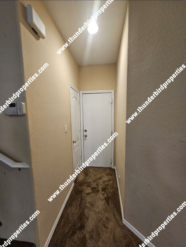 Building Photo - Located in a Gated community!!!