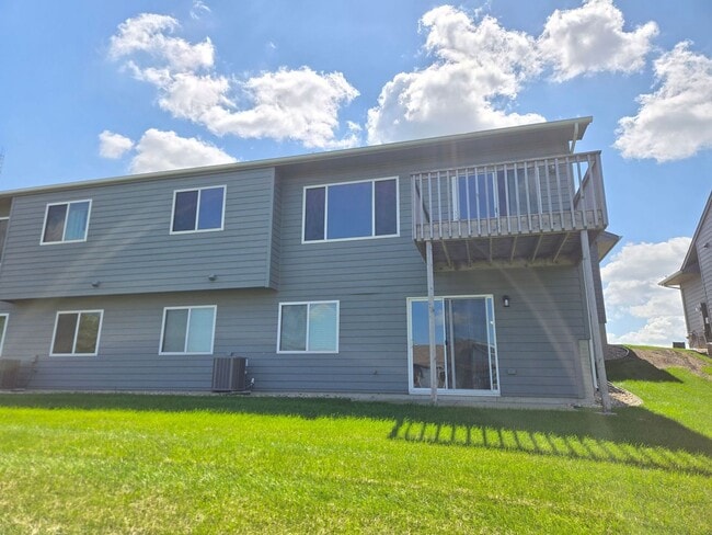 Building Photo - East Sioux Falls 4 Bed, 3 Bath Walkout Twi...