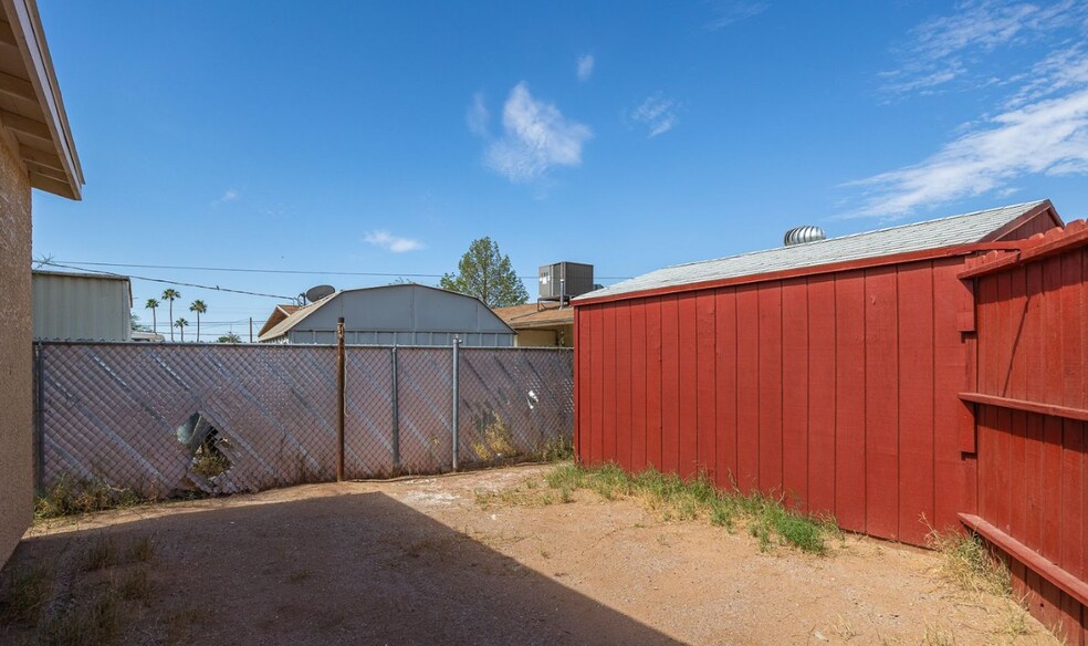 Building Photo - 516 N Roosevelt Ave