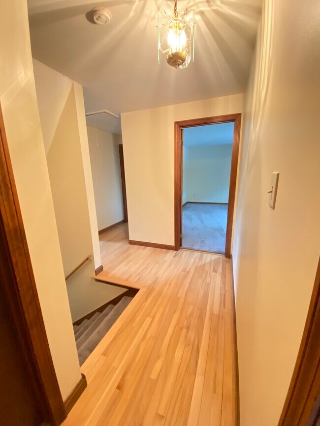 Building Photo - 14 Clare Ln