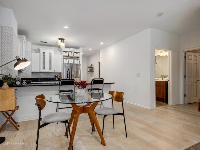 Building Photo - 520 N Halsted St