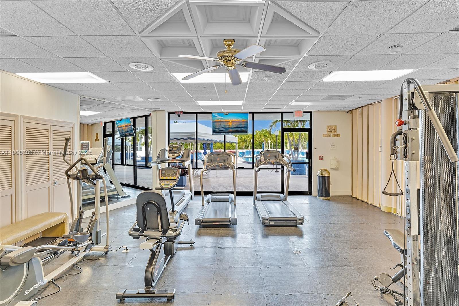 Building Photo - 3731 N Country Club Dr