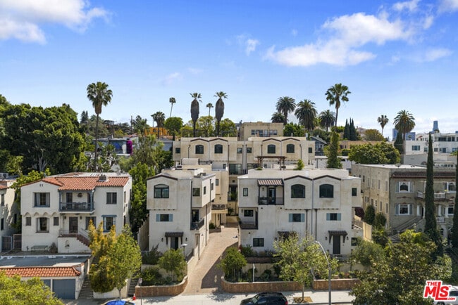 Building Photo - 738 Parkman Ave