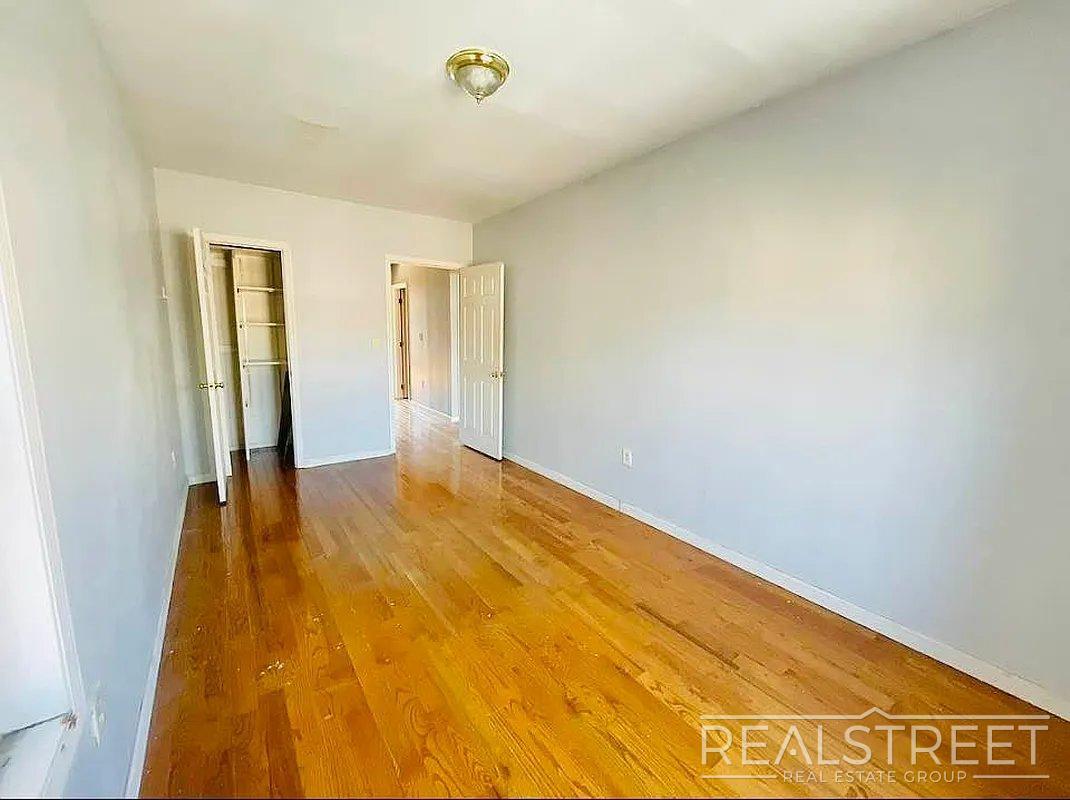 Building Photo - Stunning 1,600 SF Gut-Renovated Duplex Pen...