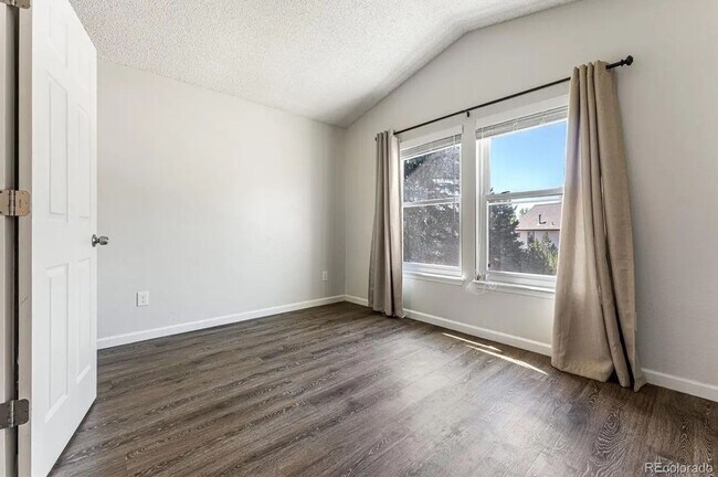 Building Photo - 3BD, 2BA Aurora Home with 2-Car Garage and Back Yard