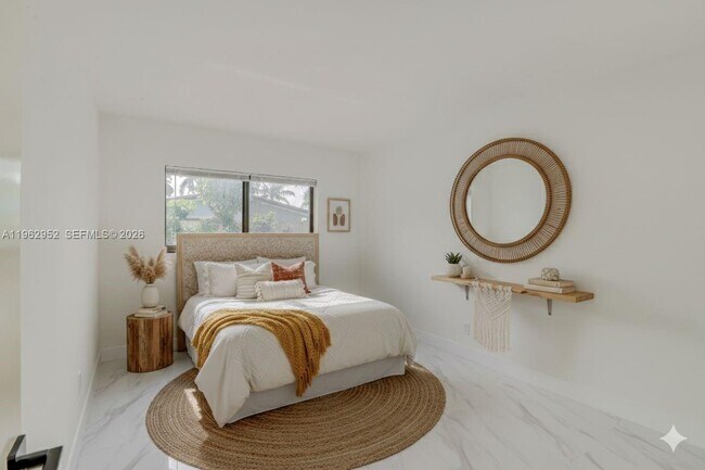 Building Photo - 2140 NE 56th St