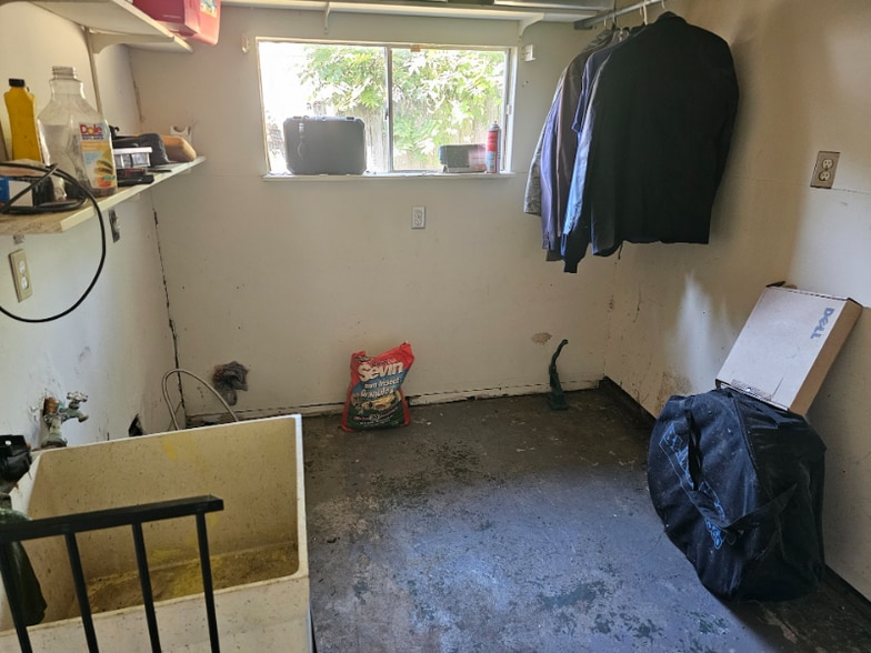 Building Photo - 1942 Mediamolle Dr