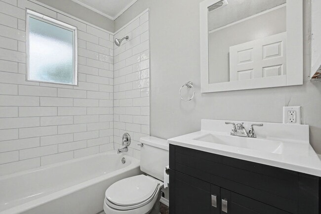 Building Photo - Cute and Cozy 3 Bed 1 Bath Home