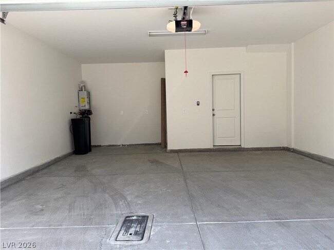 Building Photo - 1510 Bat Hawk St