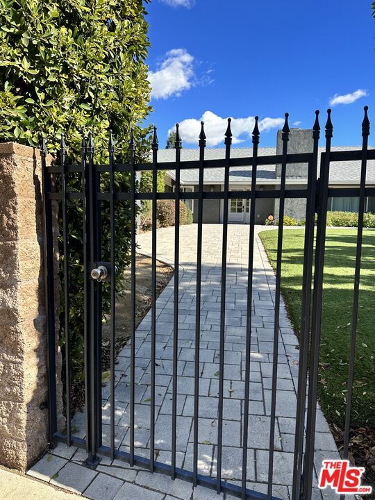 Building Photo - 10850 Remmet Ave