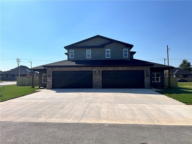Primary Photo - 620 Cosmos St