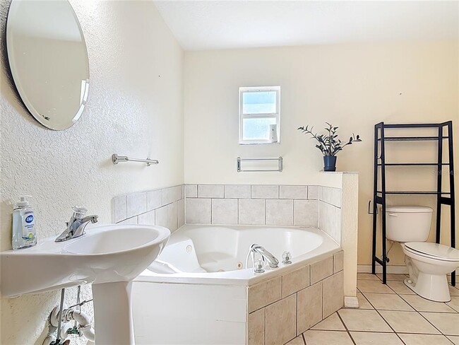 Building Photo - 111 Colomba Rd