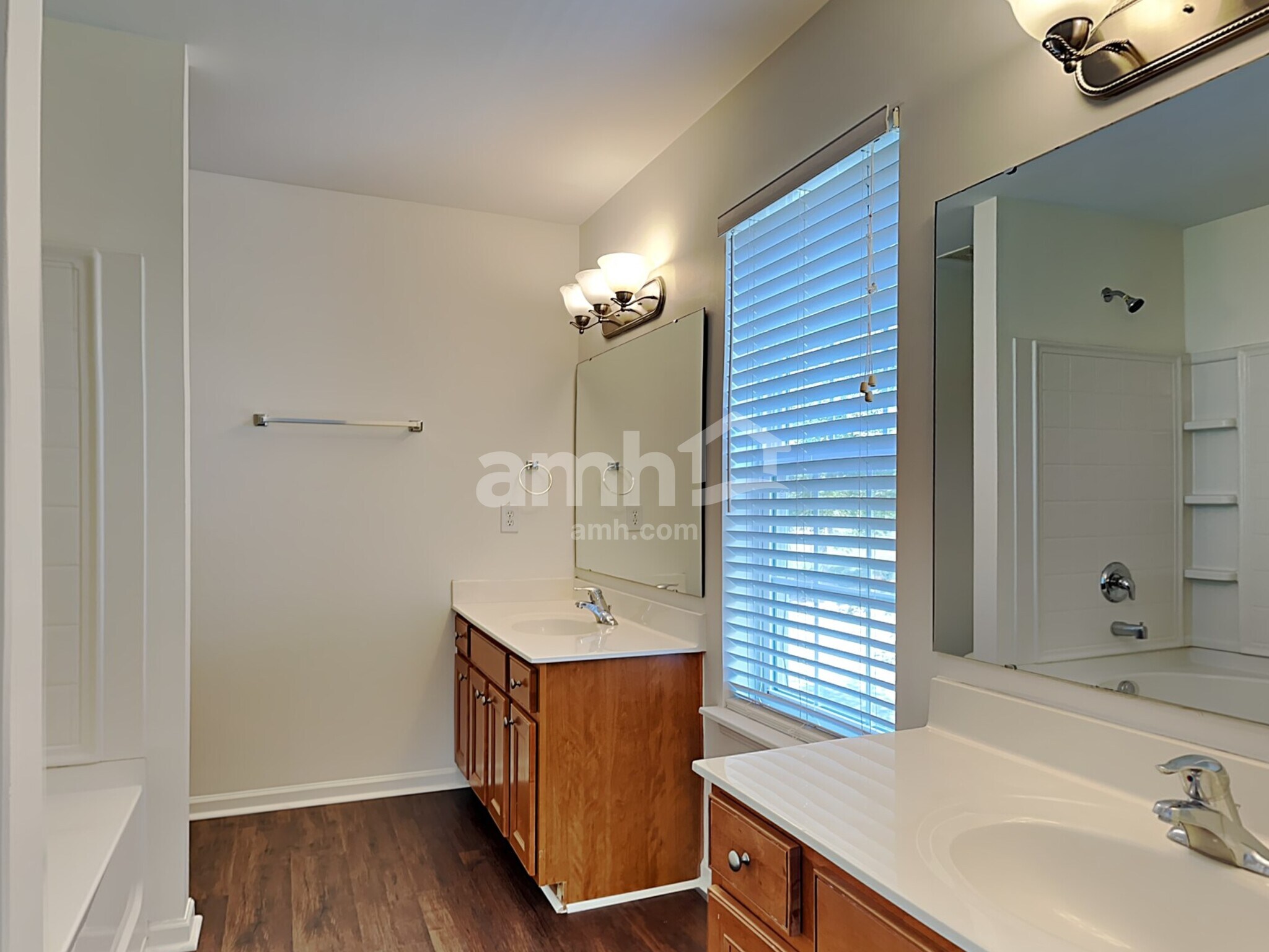 Building Photo - 4095 Shadetree Dr
