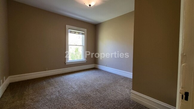 Building Photo - Beautiful Vintage 3 BD | 2.5 BA Home - Nob...