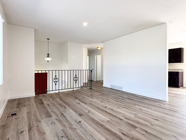 Building Photo - 403 N Morton Dr