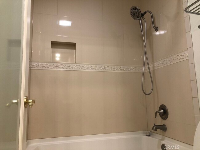 Building Photo - 21 Streamwood-