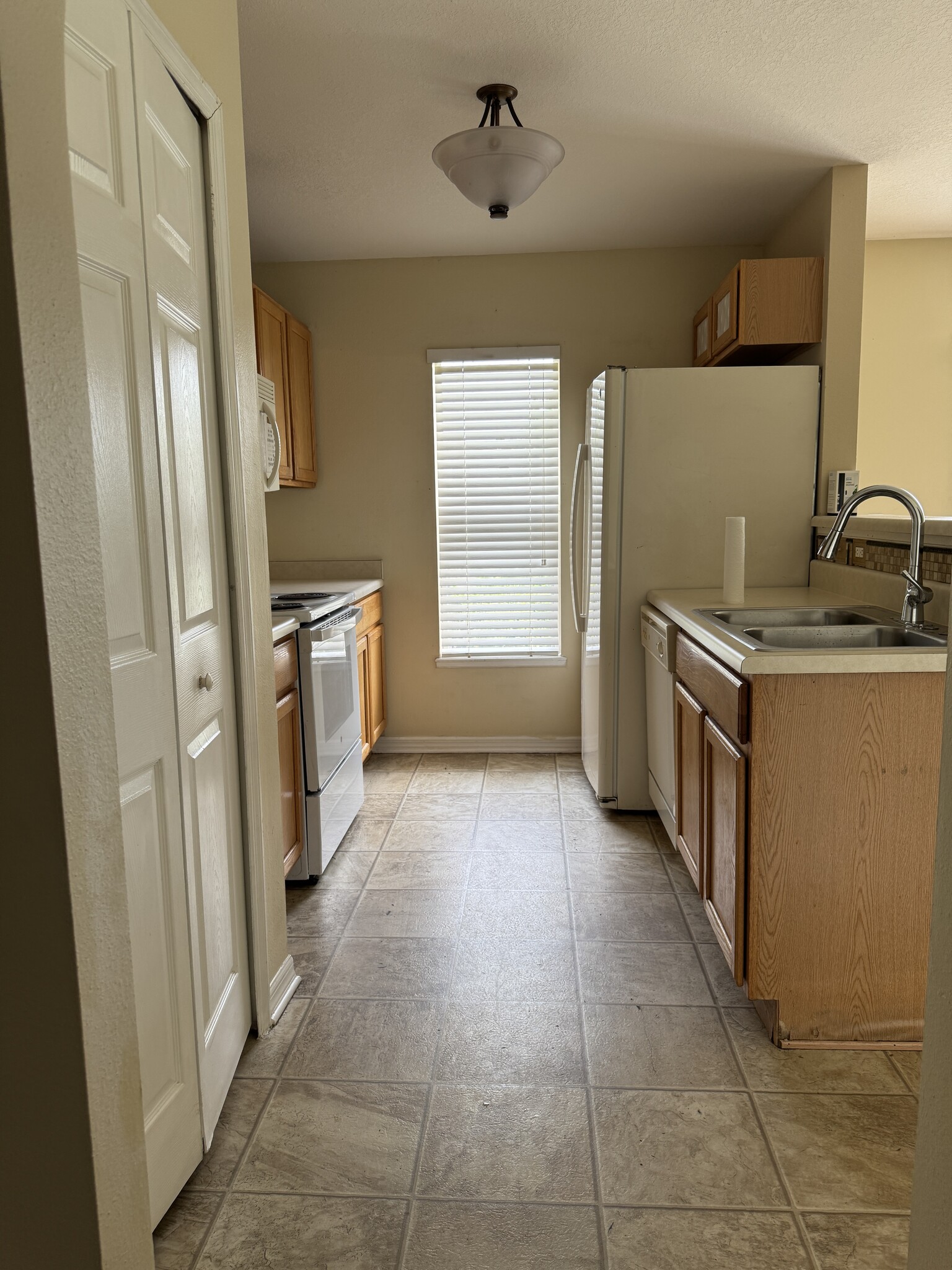 kitchen - 9843 Ashburn Lake Dr