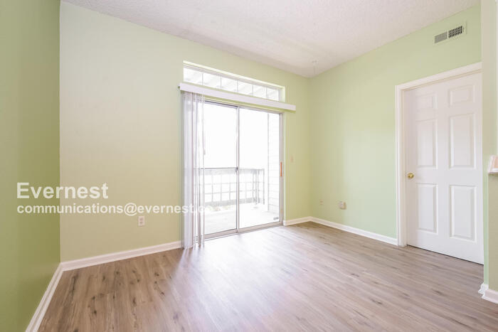 Building Photo - 7476 Singing Hills Dr