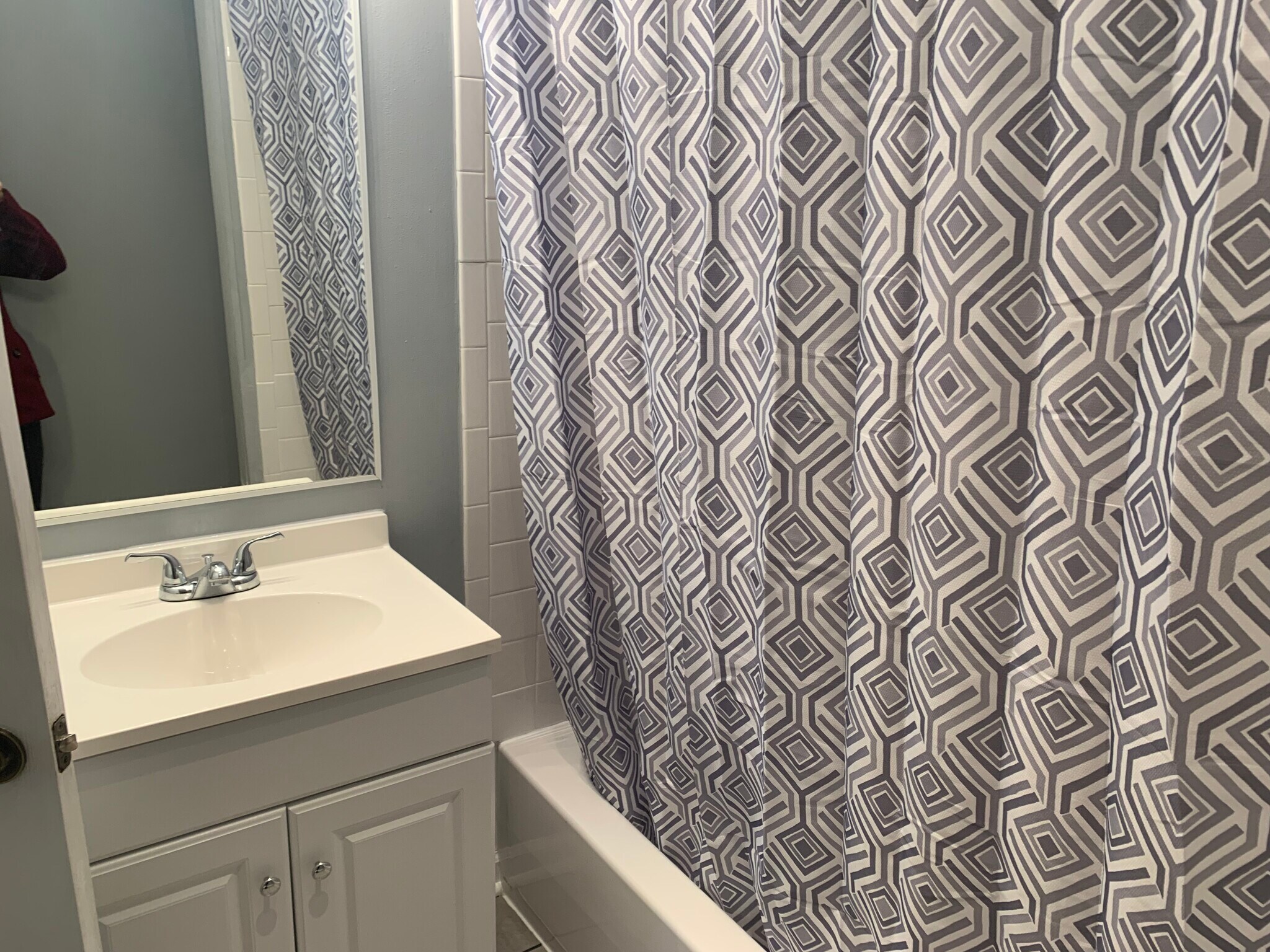 Bathroom with Tub - 2439 S Camac St