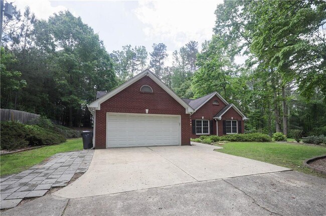Building Photo - 721 Whitehead Rd