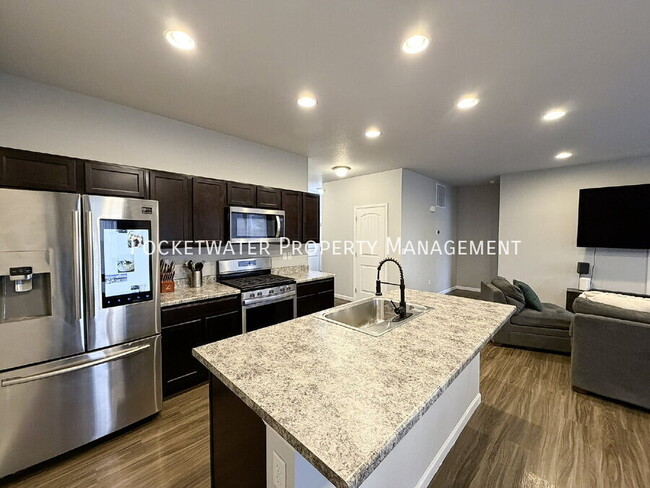 Building Photo - 1115 Sherman Dr