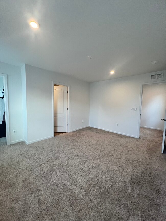 Building Photo - 230 Newbury St